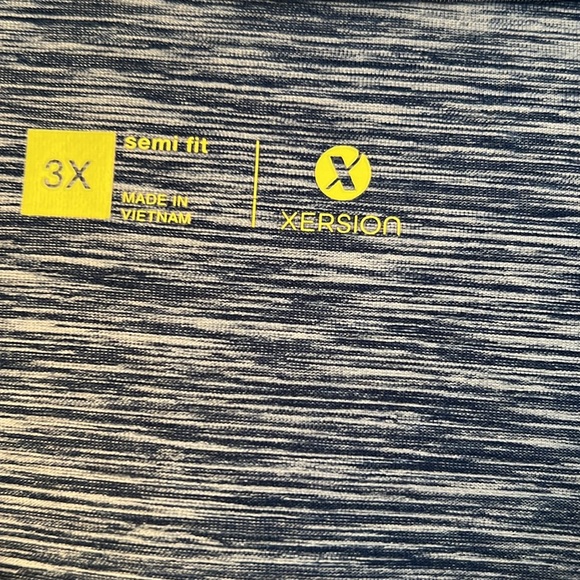 XERSION 3X SEMI FIT NAVY DISTRESSED LOOK V NECK  DECORATIVE  TEE - Picture 2 of 11